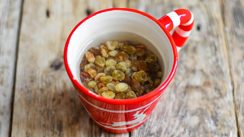 Raisins in a mug