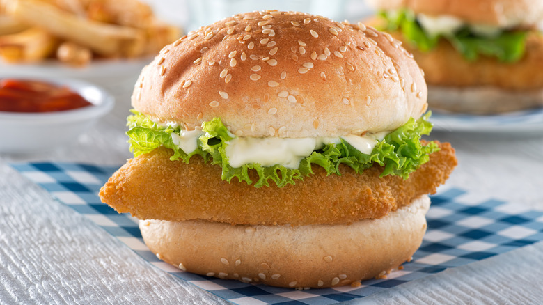 Fried fish sandwich 