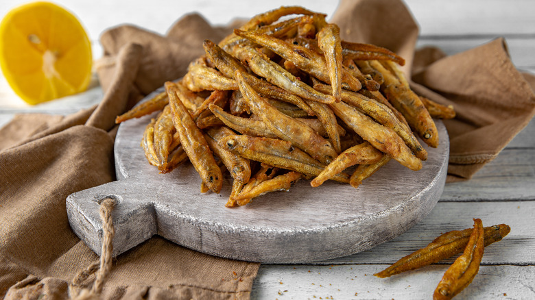 Fried smelts on wooden platter