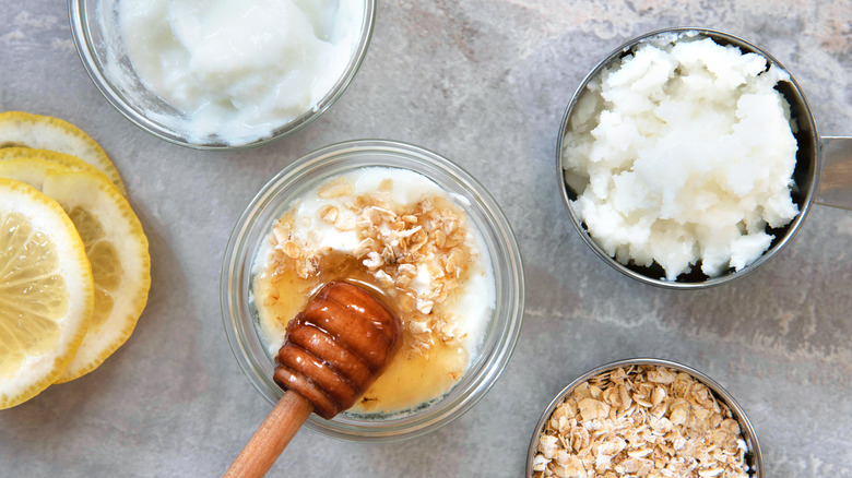 Face scrub coconut mask