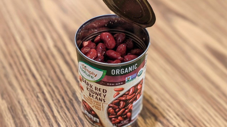 Open can of Simply Nature kidney beans on wood table