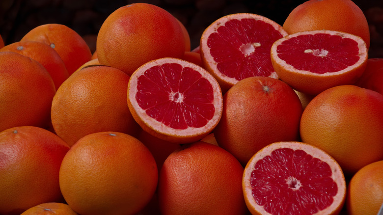 Many grapefruit