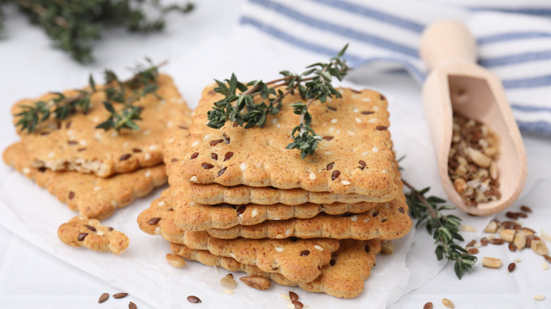 Homemade crackers with flaxseed