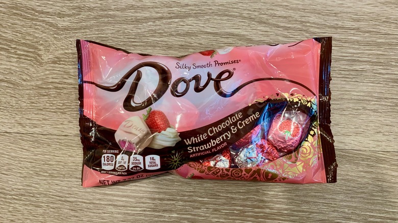 Dove White Chocolate Strawberry Promises