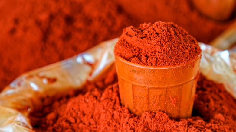 Powdered annatto overflowing cup