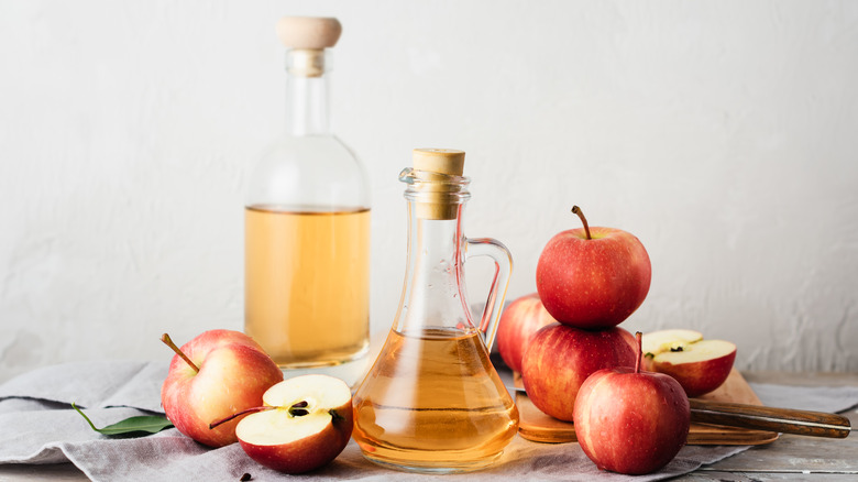 Apples with apple cider vinegar