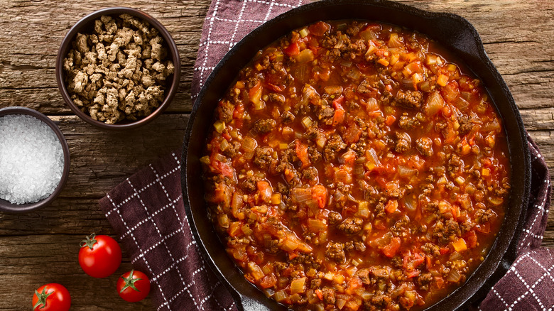 Vegan sauce with textured vegetable protein