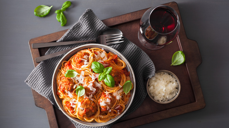 spaghetti meatballs with red wine