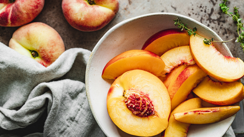Bowl of sliced peaches