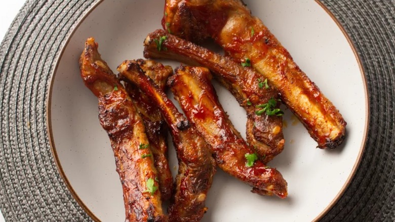 A plate of BBQ ribs