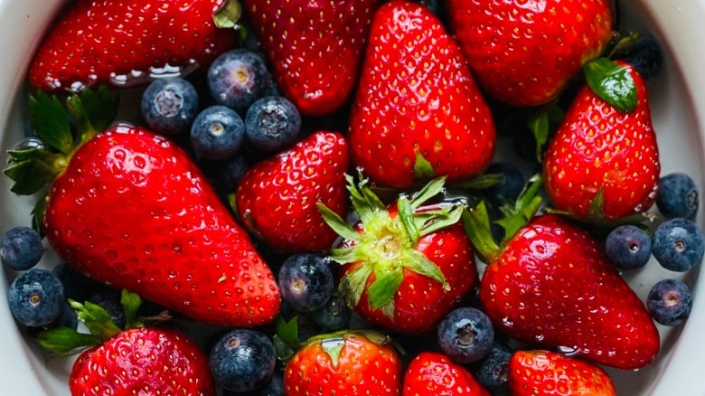 Berries submerged in vinegar solution