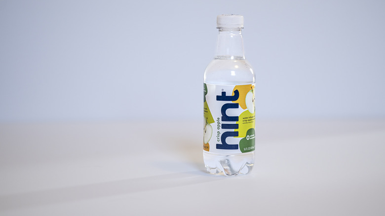 Crisp apple Hint water