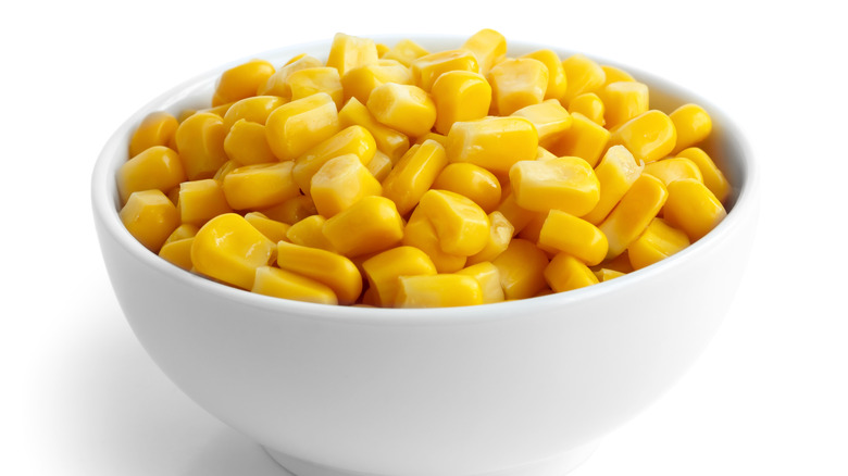 Bowl of corn kernels 