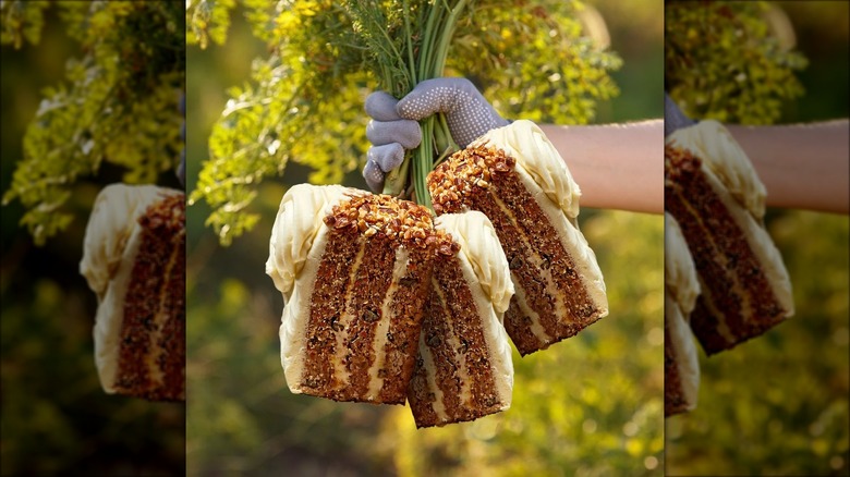 carrot cake slices