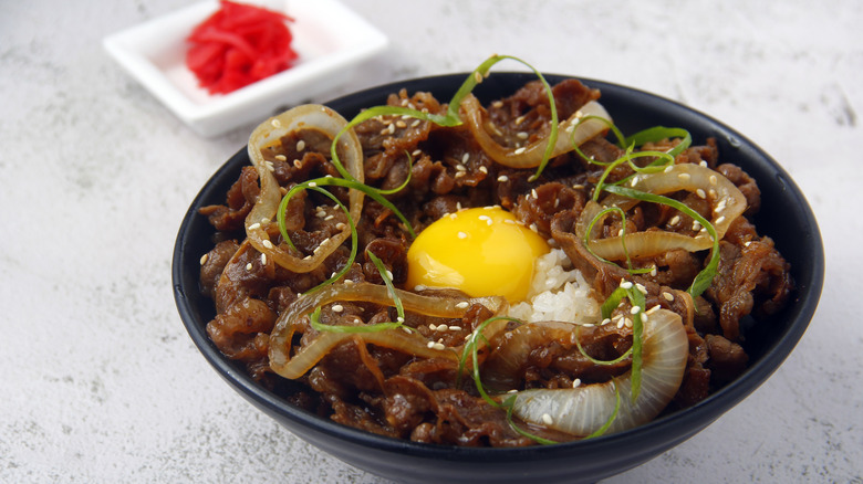 A bowl of gyudon 