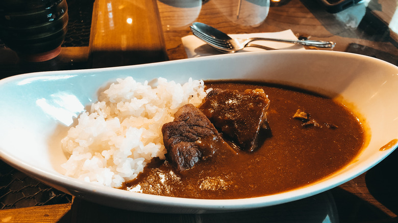 A bowl of beef curry 