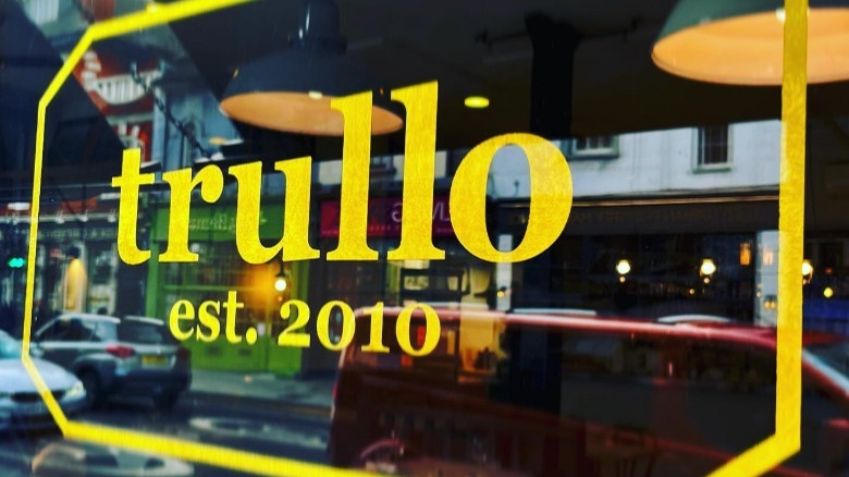 Trullo window sign