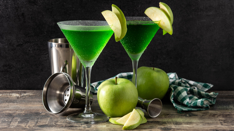 Two Appletinis with granny smith apples