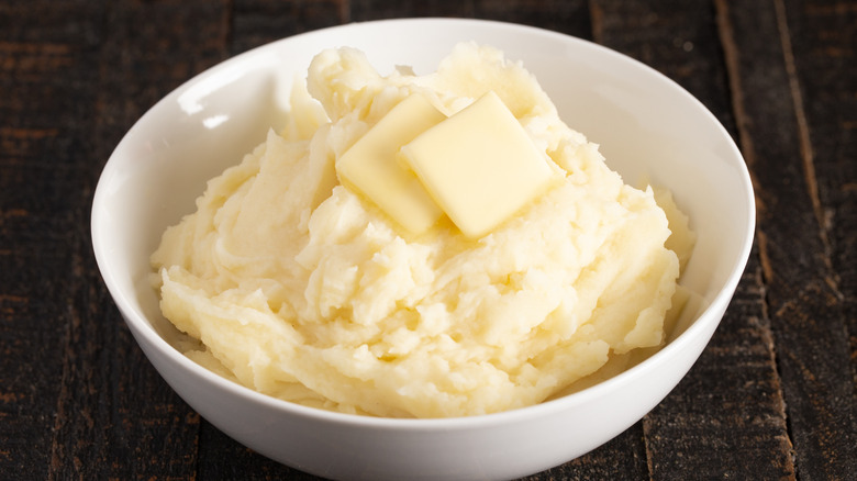 Bowl of mashed potatoes