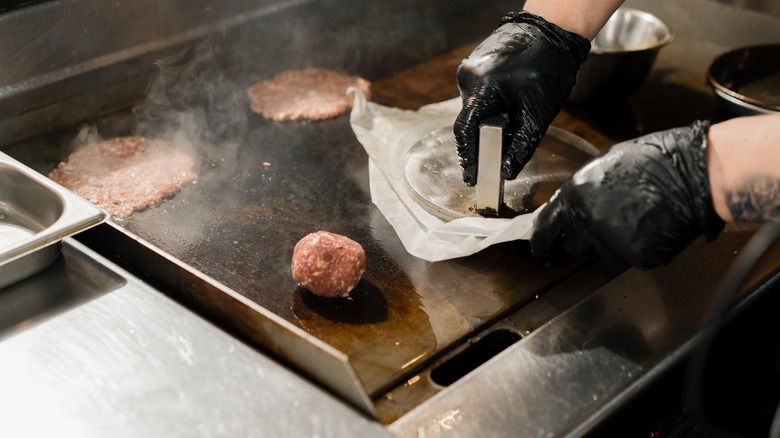 cooking smash burger with parchment paper