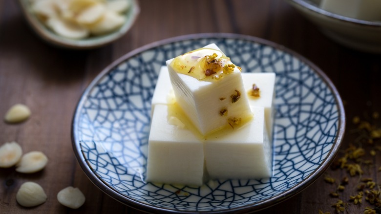 Almond jelly dessert