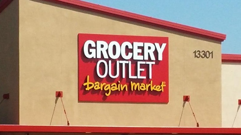 Grocery Outlet sign