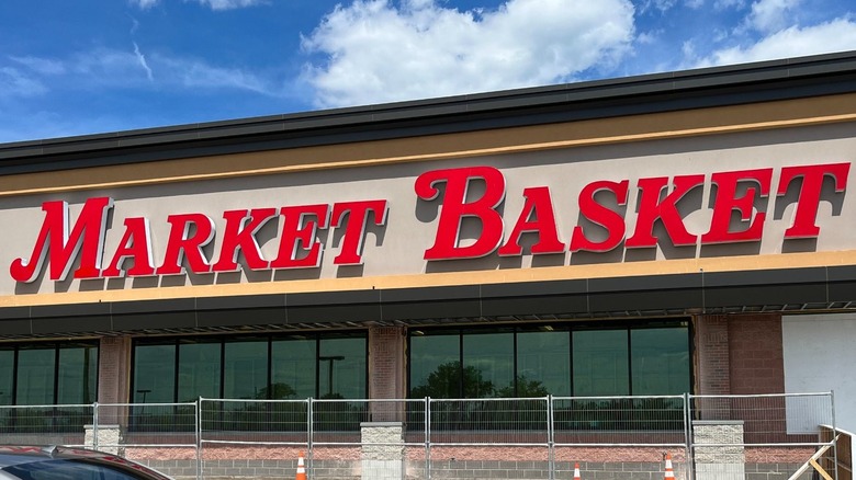 Market Basket sign