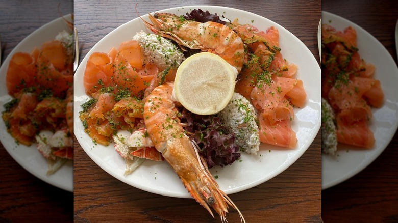 Seafood platter with lemon