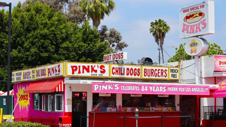 Pink's Hot Dogs exterior