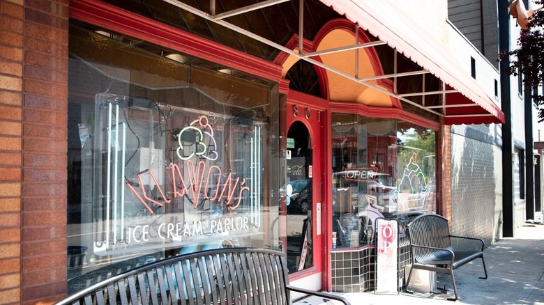 Exterior of Klavon's ice cream parlor