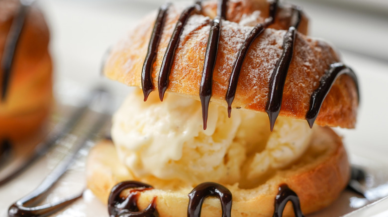 Ice cream cream puff