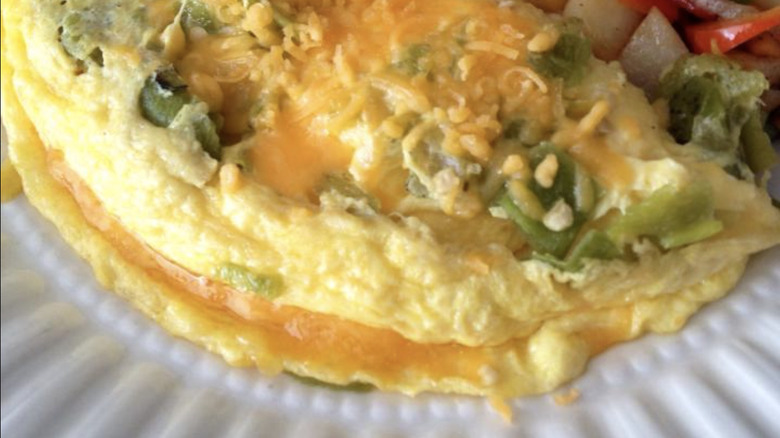 Green chile omelet with cheese