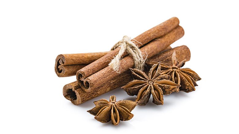 Star anise and cassia sticks