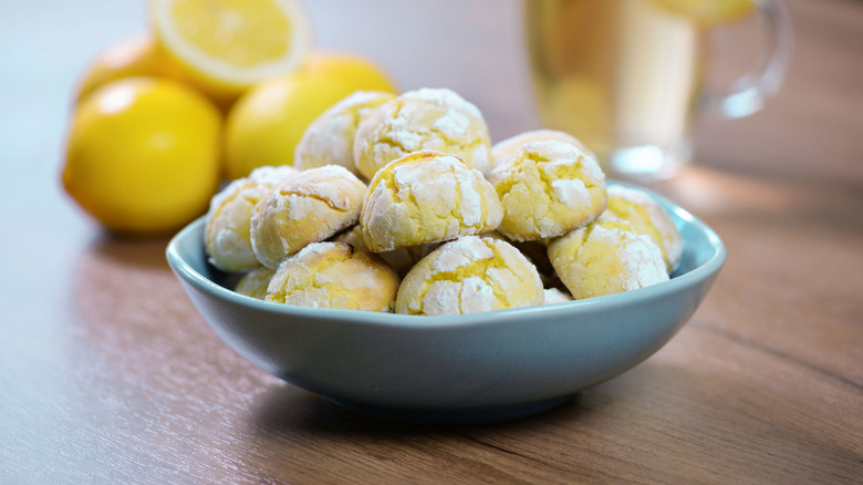 lemon cookies in bowl