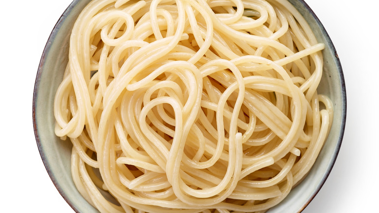 Plain spaghetti in a bowl