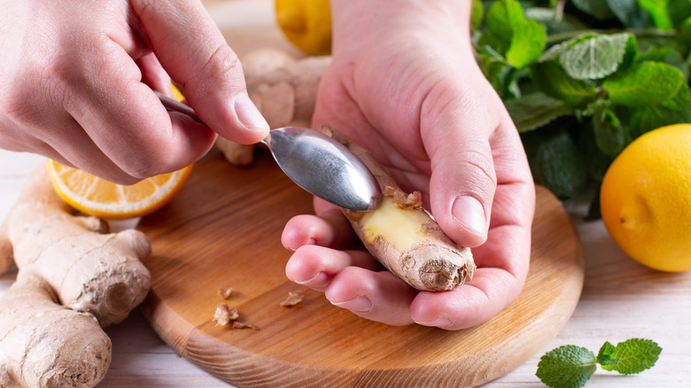 Peeling ginger with a spoon