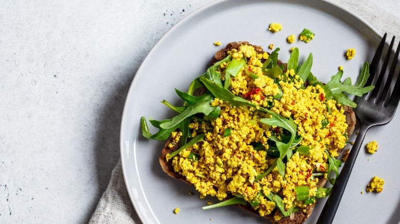 Tofu scramble toast