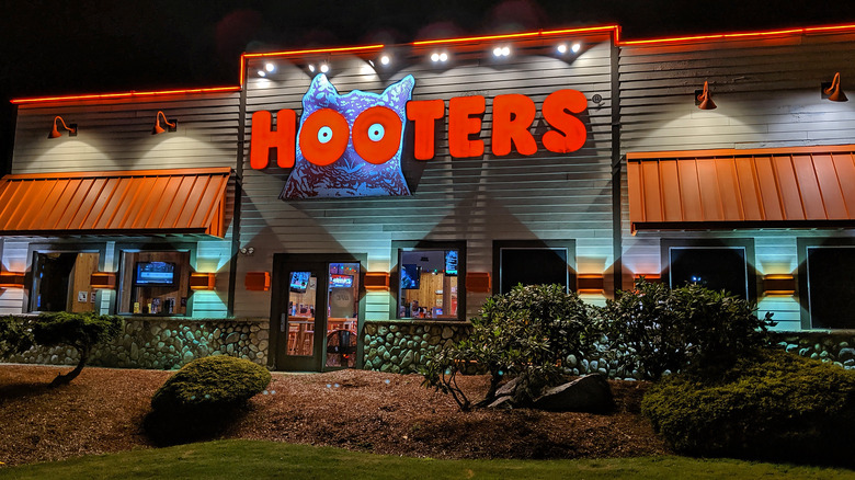 Hooters location storefront