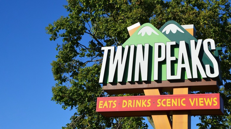 Twin Peaks location entrance