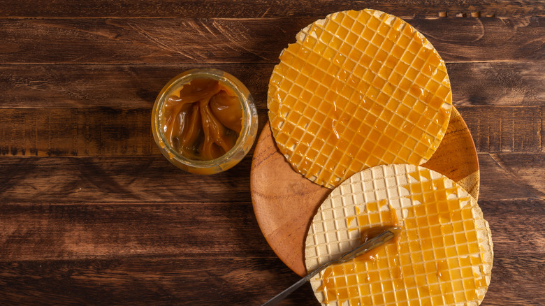 Oblea wafers with arequipe spread