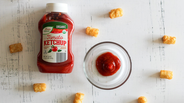 Simply Nature organic ketchup bottle