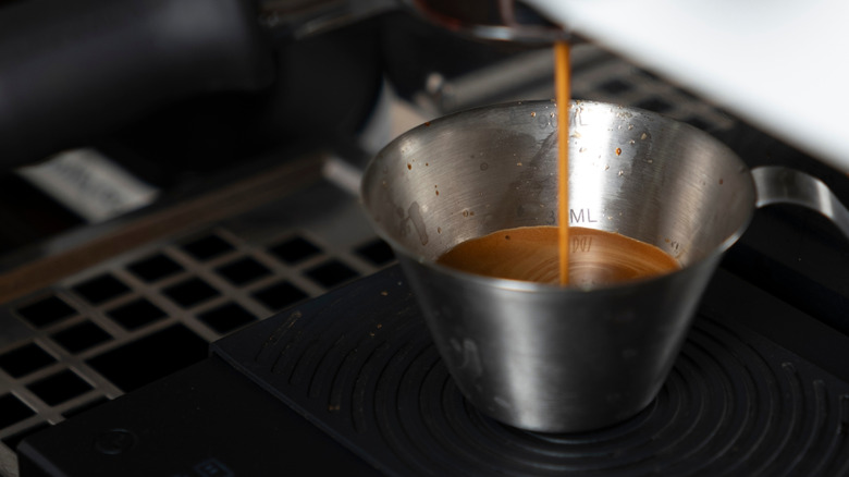 extracting espresso shot