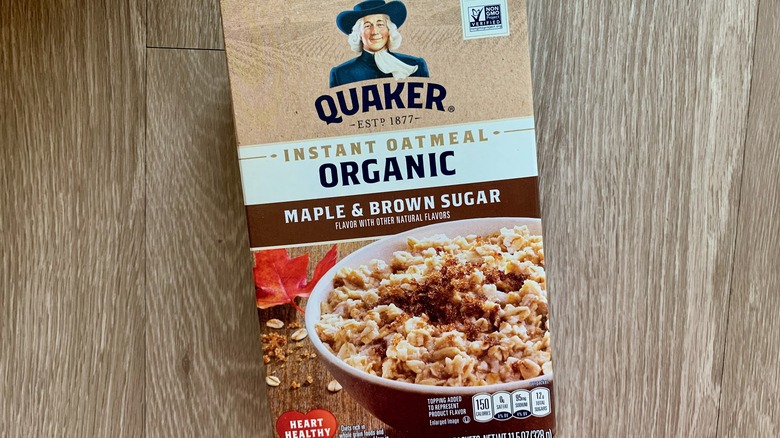 Quaker maple oatmeal package