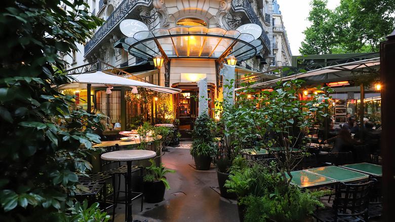 Exterior and gardens of La Closerie des Lilas