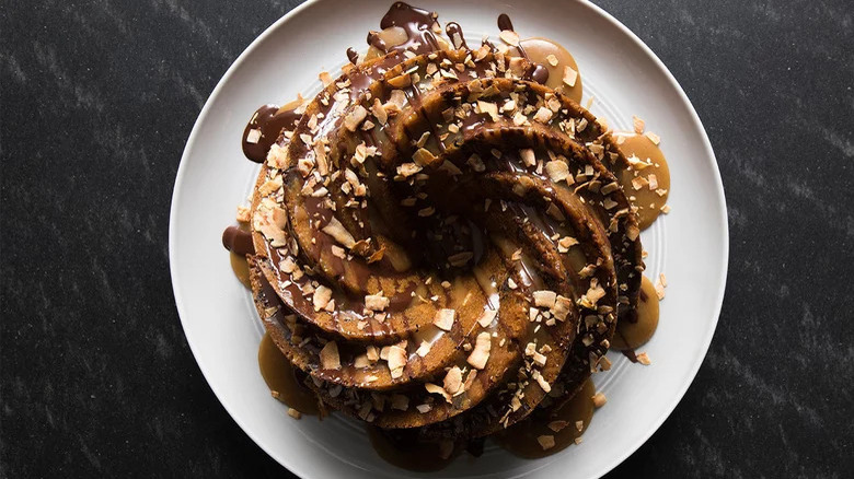 Samoas-inspired bundt cake