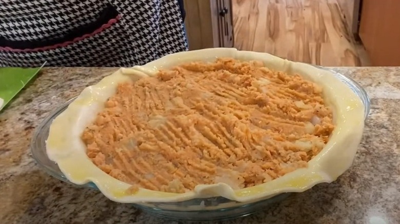 Preparing French-Canadian salmon pie