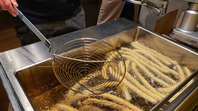 churros in oil 