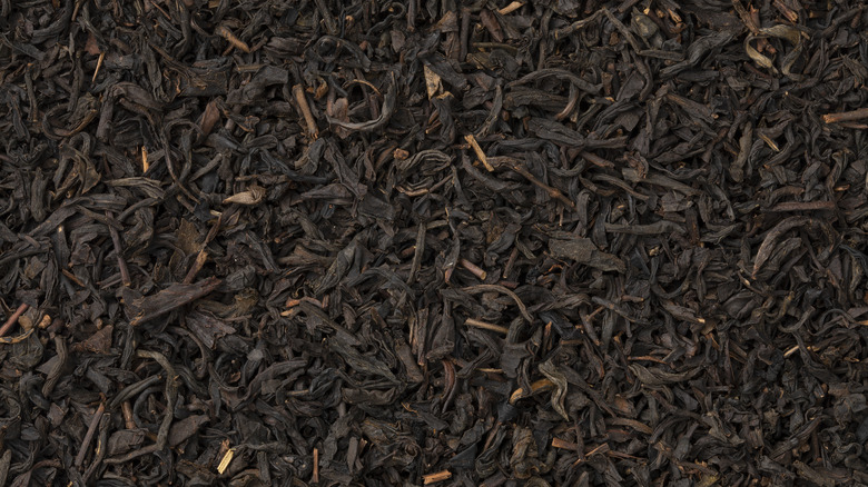 Close-up of a bulk of Lapsang Souchong black tea leaves