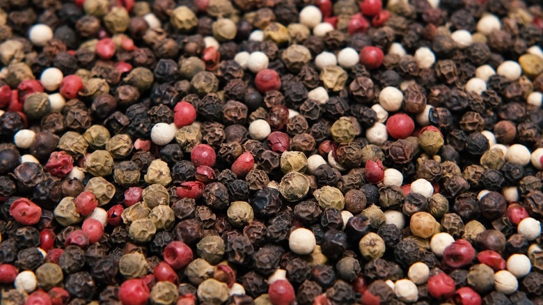 different types of peppercorns