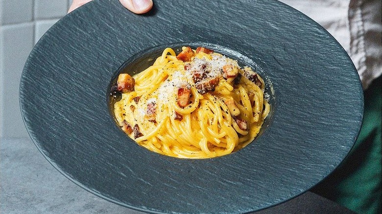 bowl of spaghetti carbonara 